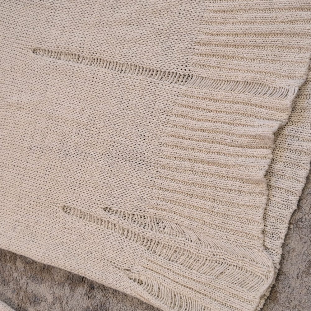Distressed sweater - Picture 2 of 3
